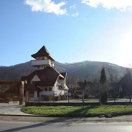 Bed and Breakfast Castelul De Smarald Pangaracior Zewnętrze zdjęcie