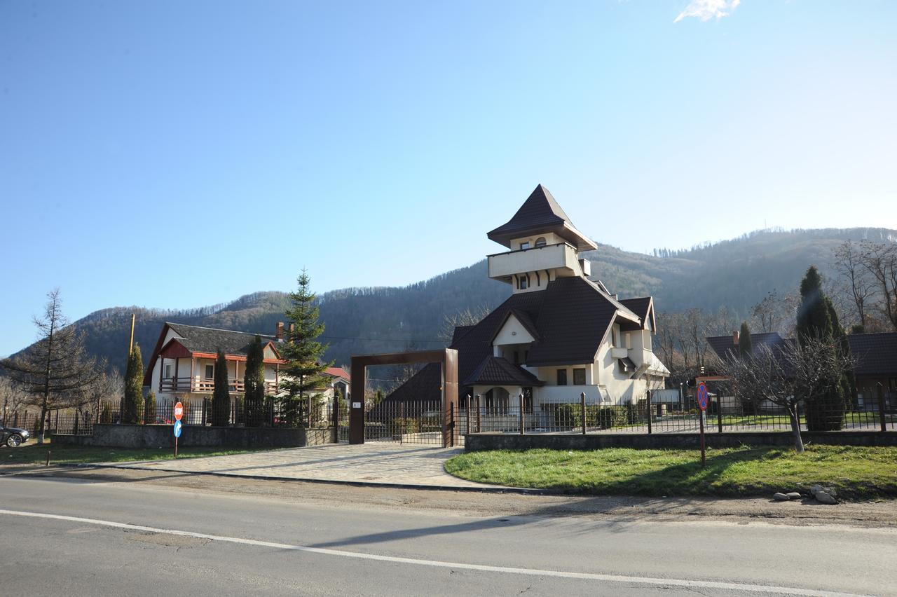 Bed and Breakfast Castelul De Smarald Pangaracior Zewnętrze zdjęcie